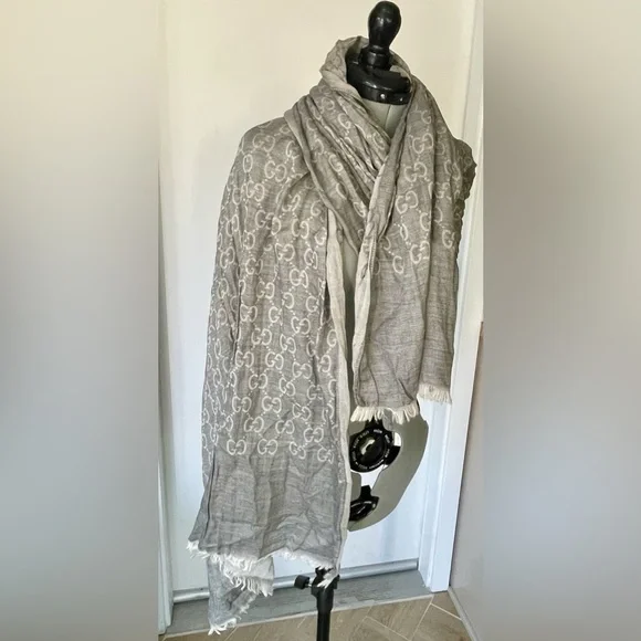 Gucci GG Lightweight wool/silk blend scarf, fringe, grey with white GGs, L, EUC - Picture 6 of 16